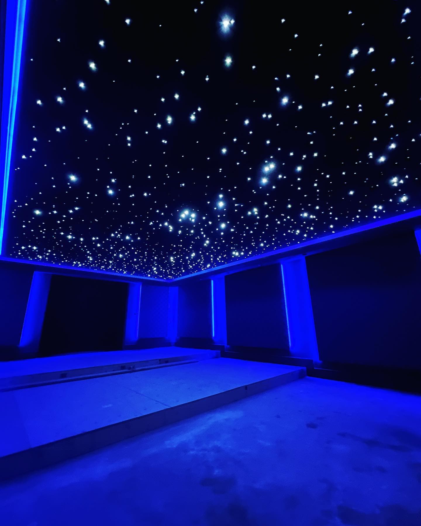 Starry-sky stretch ceiling with fibre-optic lights
